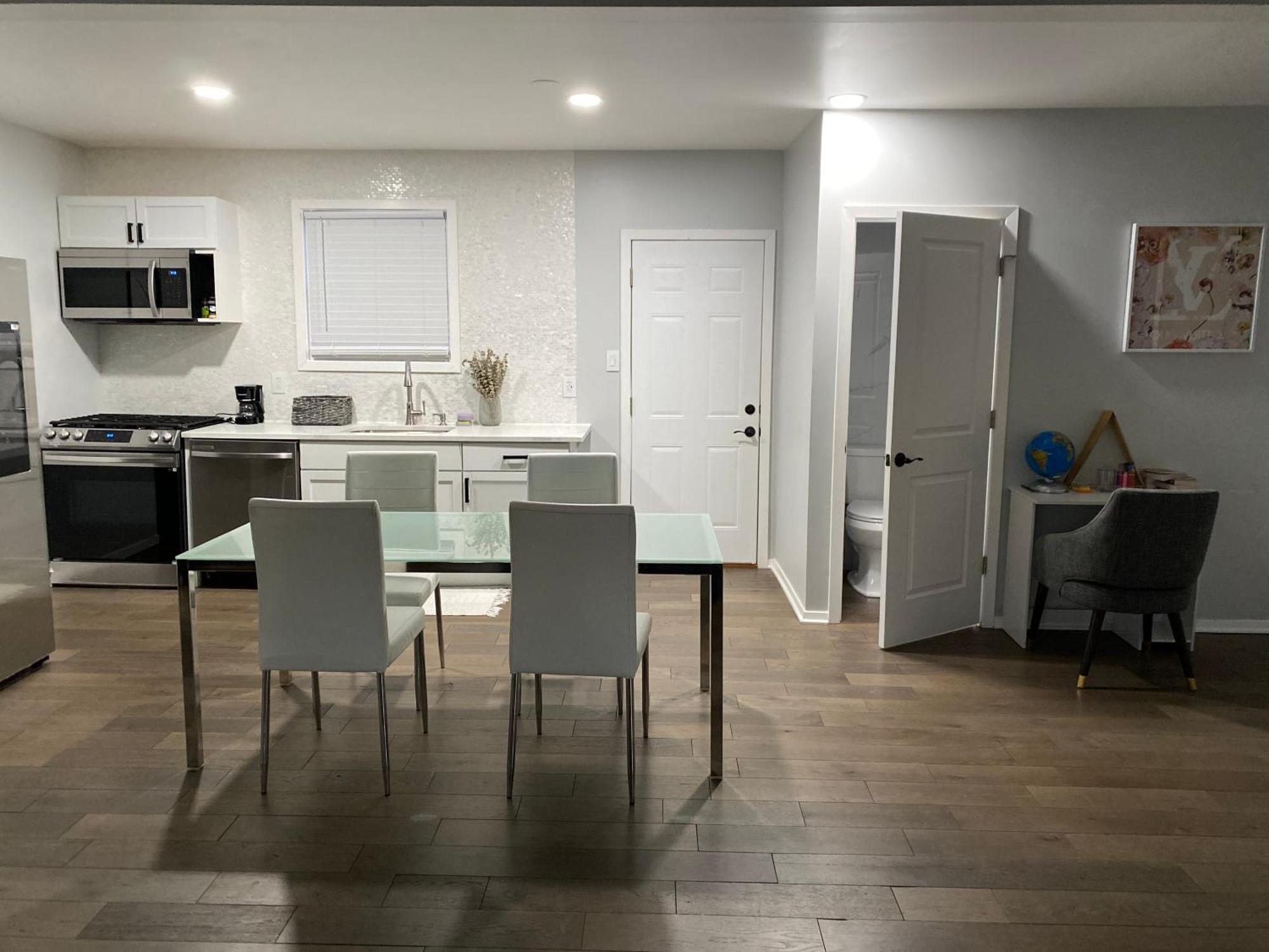 Modern 3Bed 2Bath Ranch With Diy Art Porch 3Tvs And Huge Front Yard To Enjoy! Villa Calumet City Eksteriør billede